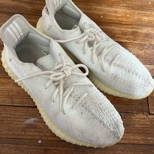 Yeezy Boost white sneaker size 8.5